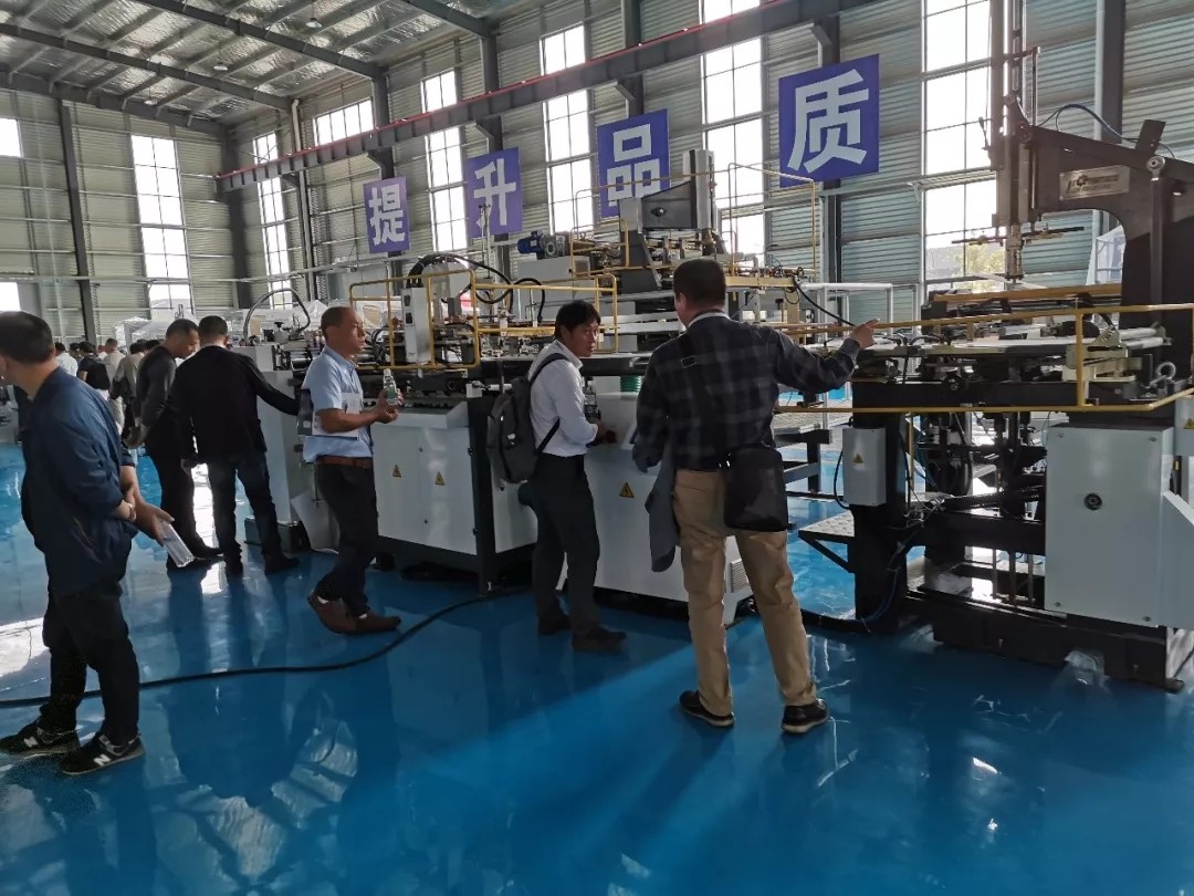 全自動天地蓋制盒機(jī) 全自動天地蓋制盒機(jī)