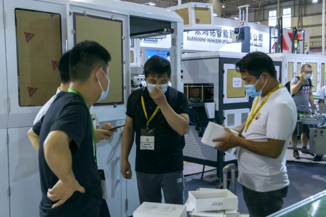 1605497378769408.jpg 鴻銘|全自動(dòng)制盒機(jī)|天地蓋成型機(jī)|全自動(dòng)禮品盒機(jī)|-鴻銘機(jī)械