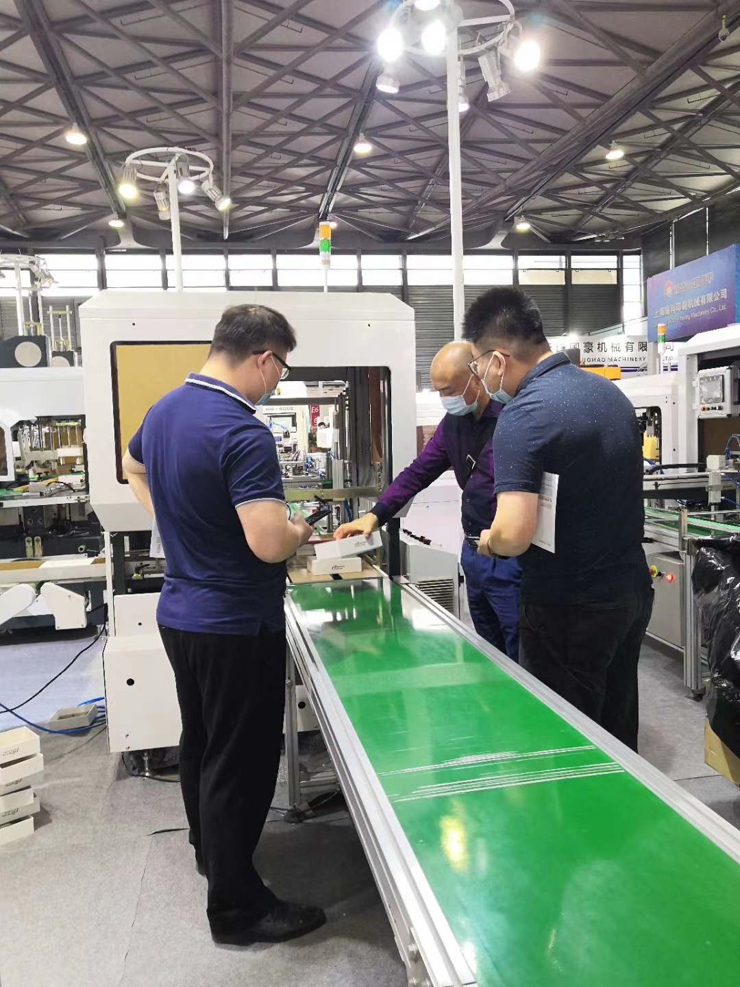 1605505186114047.jpg Rigid box making machine, Rigid box maker, Rigid box line